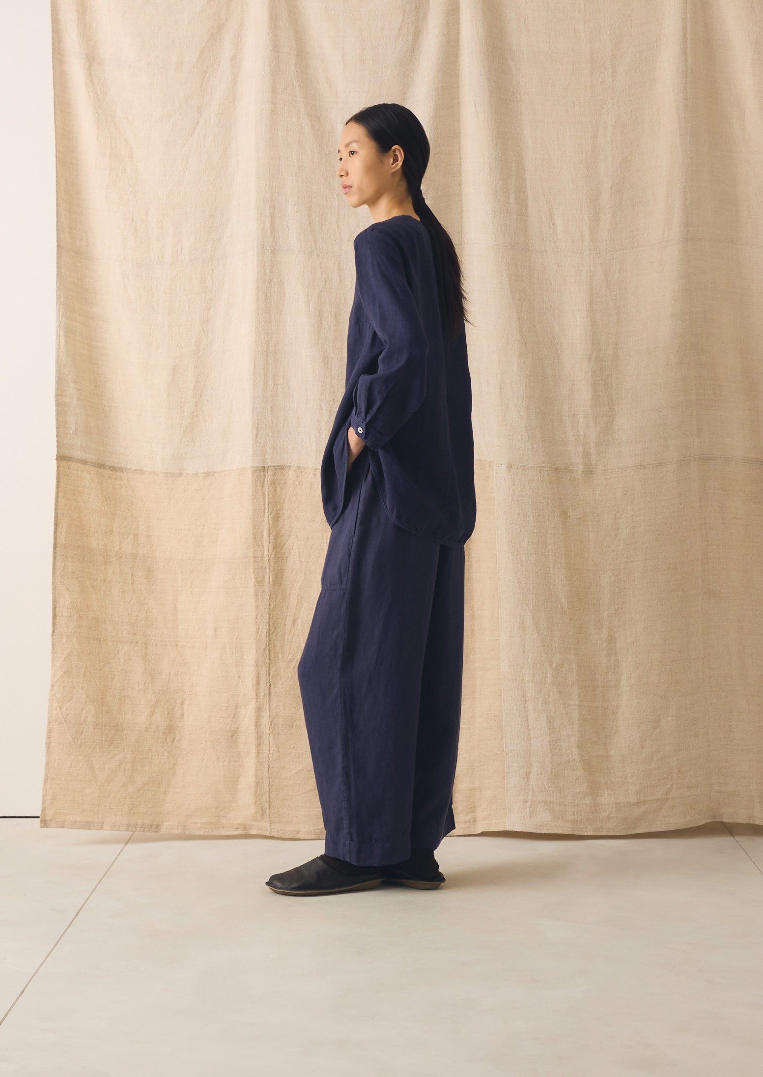 Garment Dyed Linen Barrel Leg Trousers | Blueberry