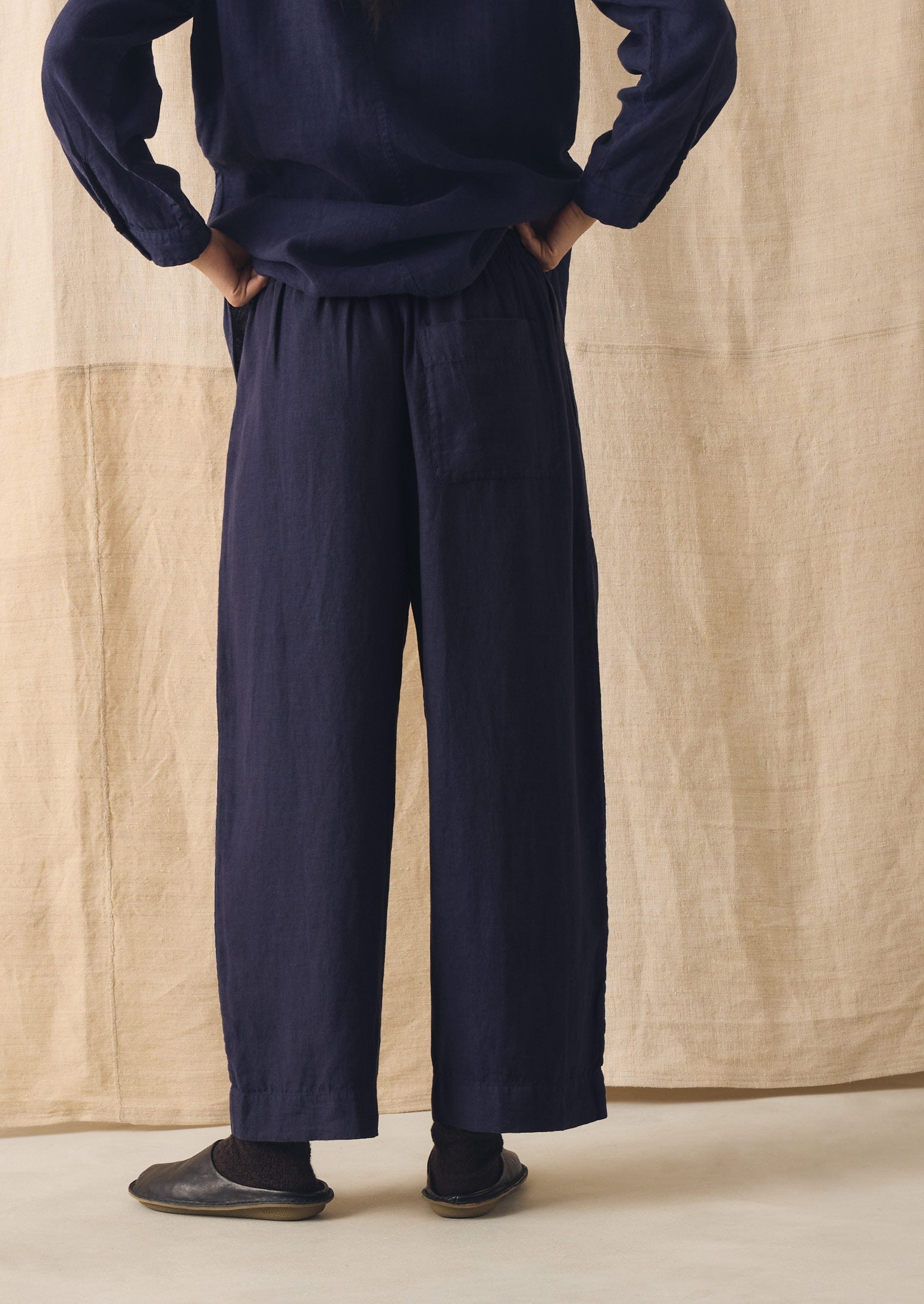 Garment Dyed Linen Barrel Leg Trousers | Blueberry