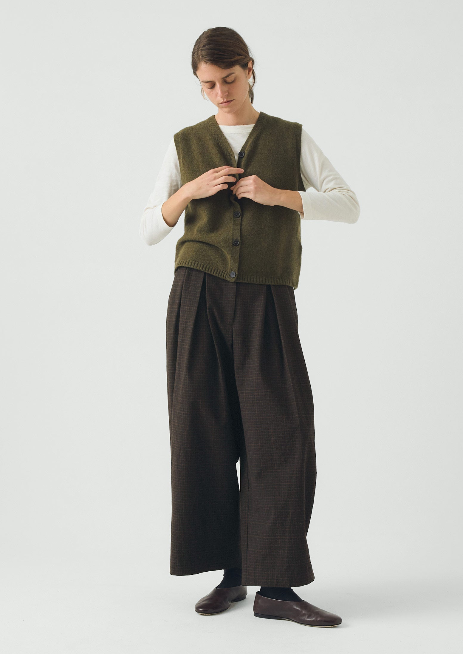 Wool Cashmere V Neck Tank | Olive Melange